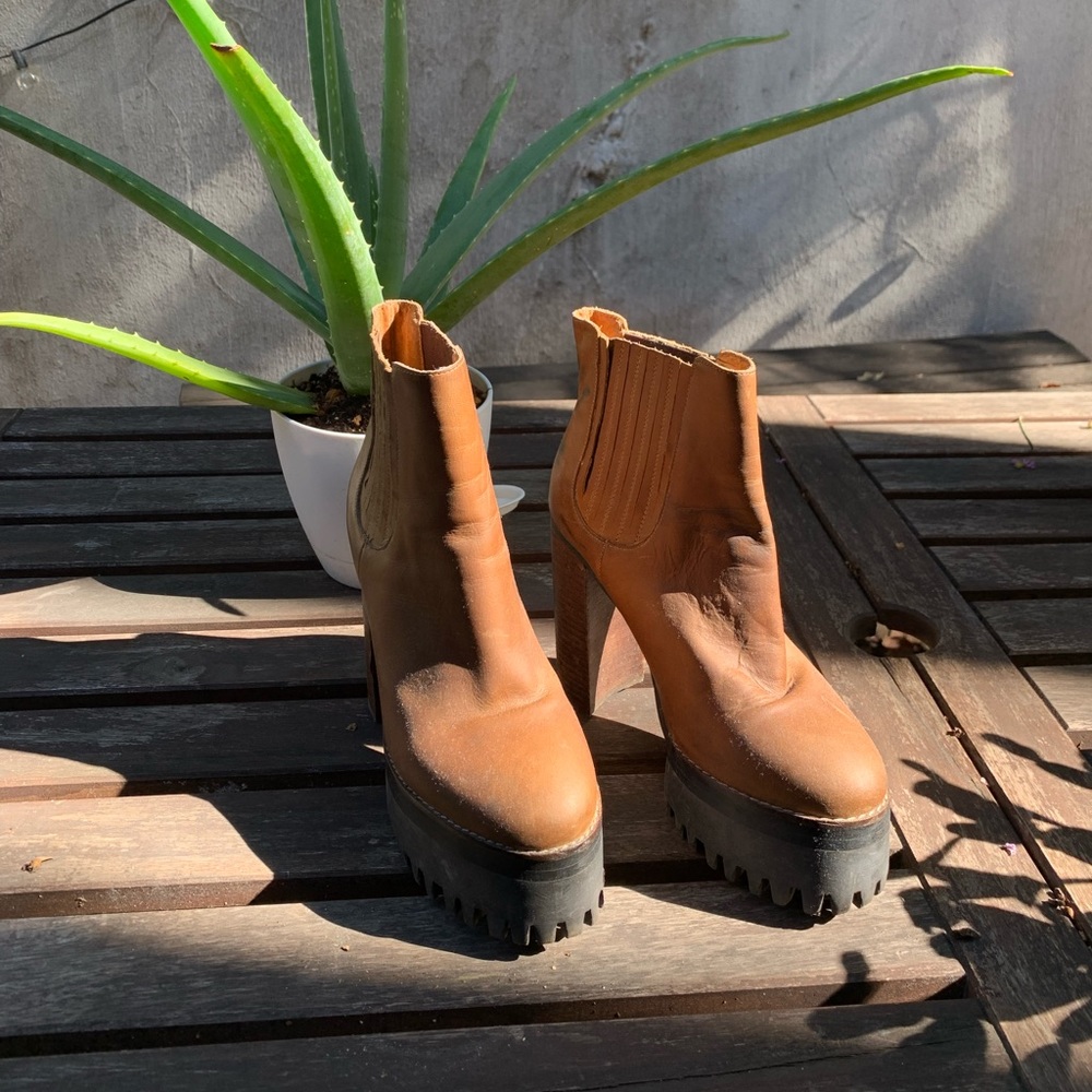 STUNNING Rare Brown Leather Platform Boots